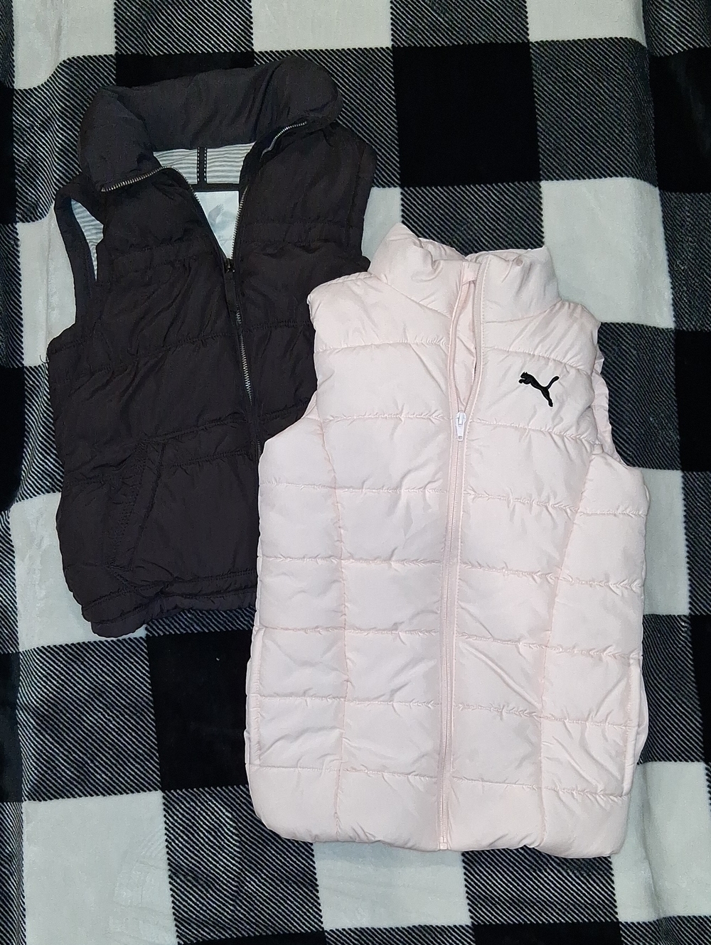 Kids sleeveless puffer vests
